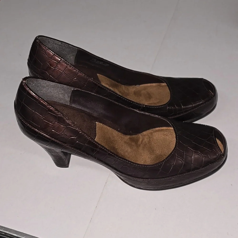 Aerosoles Big Ben Brown Crocodile Heels w Peep Toes Womens Size 8.5 - Picture 4 of 11